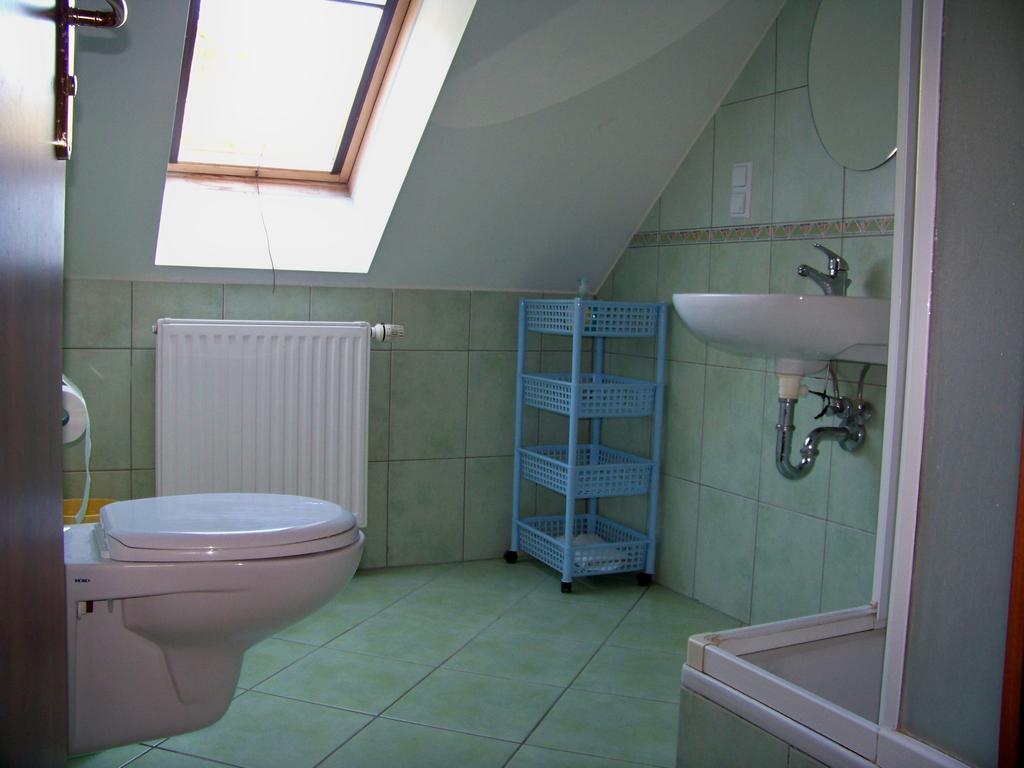 Dw Zlote Klosy Wrony Exterior foto